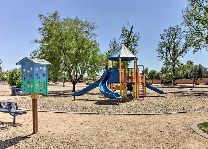 Step-free Sahuarita Retreat! Patio + Pool Access Green Valley