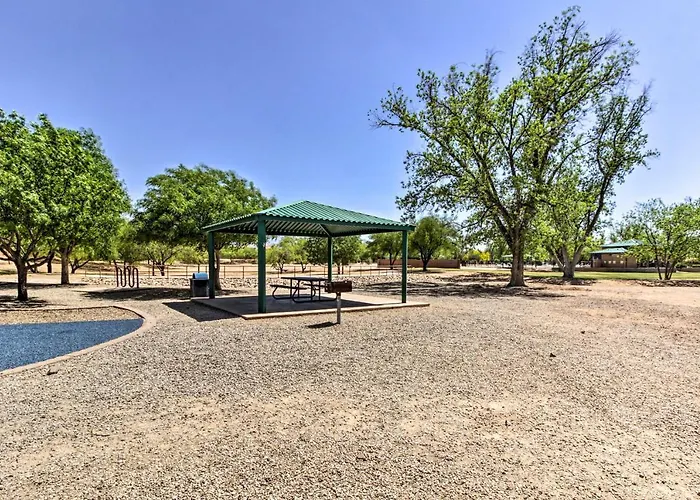 Step-free Sahuarita Retreat! Patio + Pool Access * Green Valley