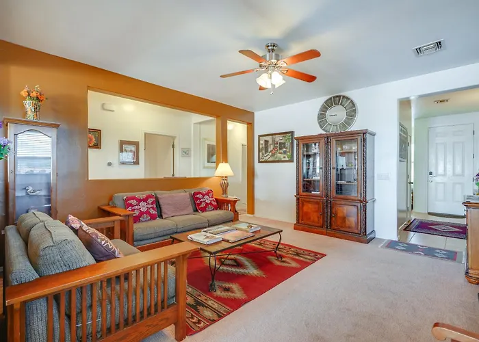 Step-free Sahuarita Retreat! Patio + Pool Access Green Valley