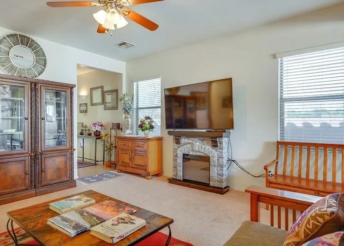 Holiday home Step-free Sahuarita Retreat! Patio + Pool Access
