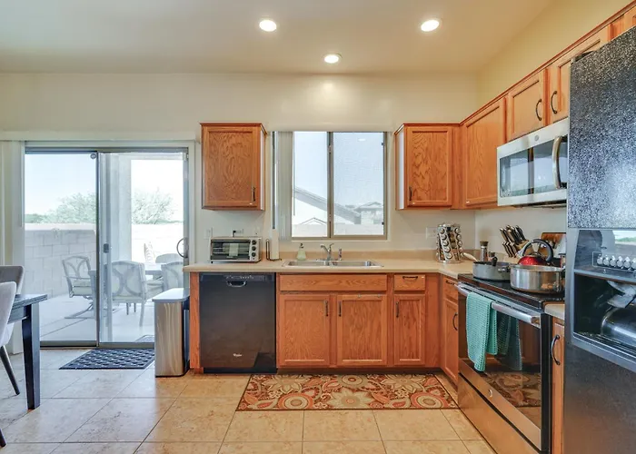 Holiday home Step-free Sahuarita Retreat! Patio + Pool Access Green Valley