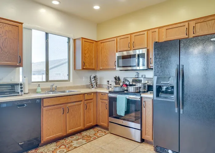 Step-free Sahuarita Retreat! Patio + Pool Access