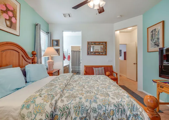 Step-free Sahuarita Retreat! Patio + Pool Access Holiday home *