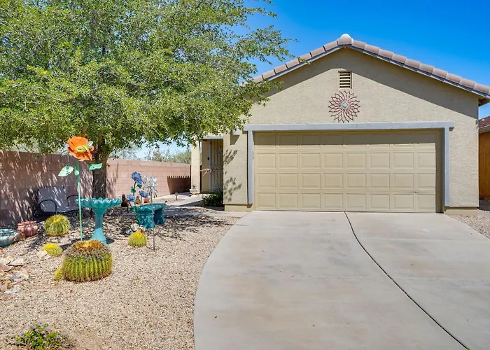 Holiday home Step-free Sahuarita Retreat! Patio + Pool Access Green Valley