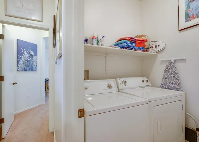 Step-free Sahuarita Retreat! Patio + Pool Access *