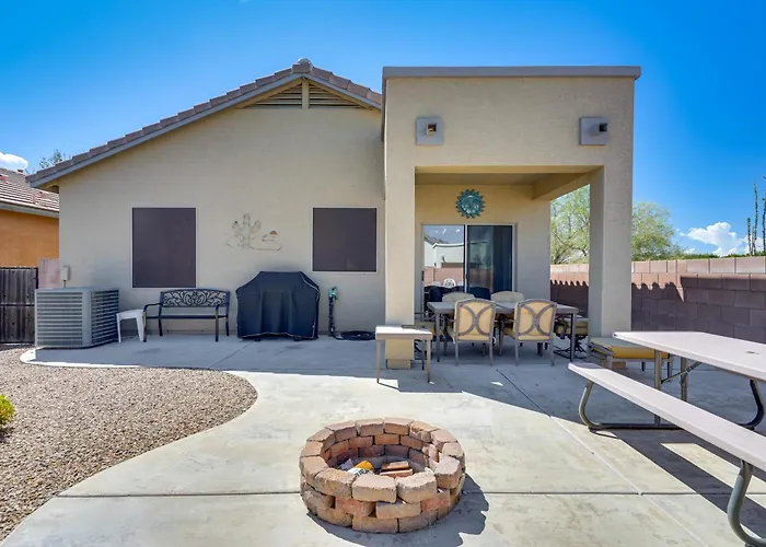 Holiday home Step-free Sahuarita Retreat! Patio + Pool Access Green Valley
