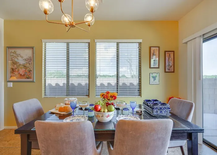 Step-free Sahuarita Retreat! Patio + Pool Access Holiday home